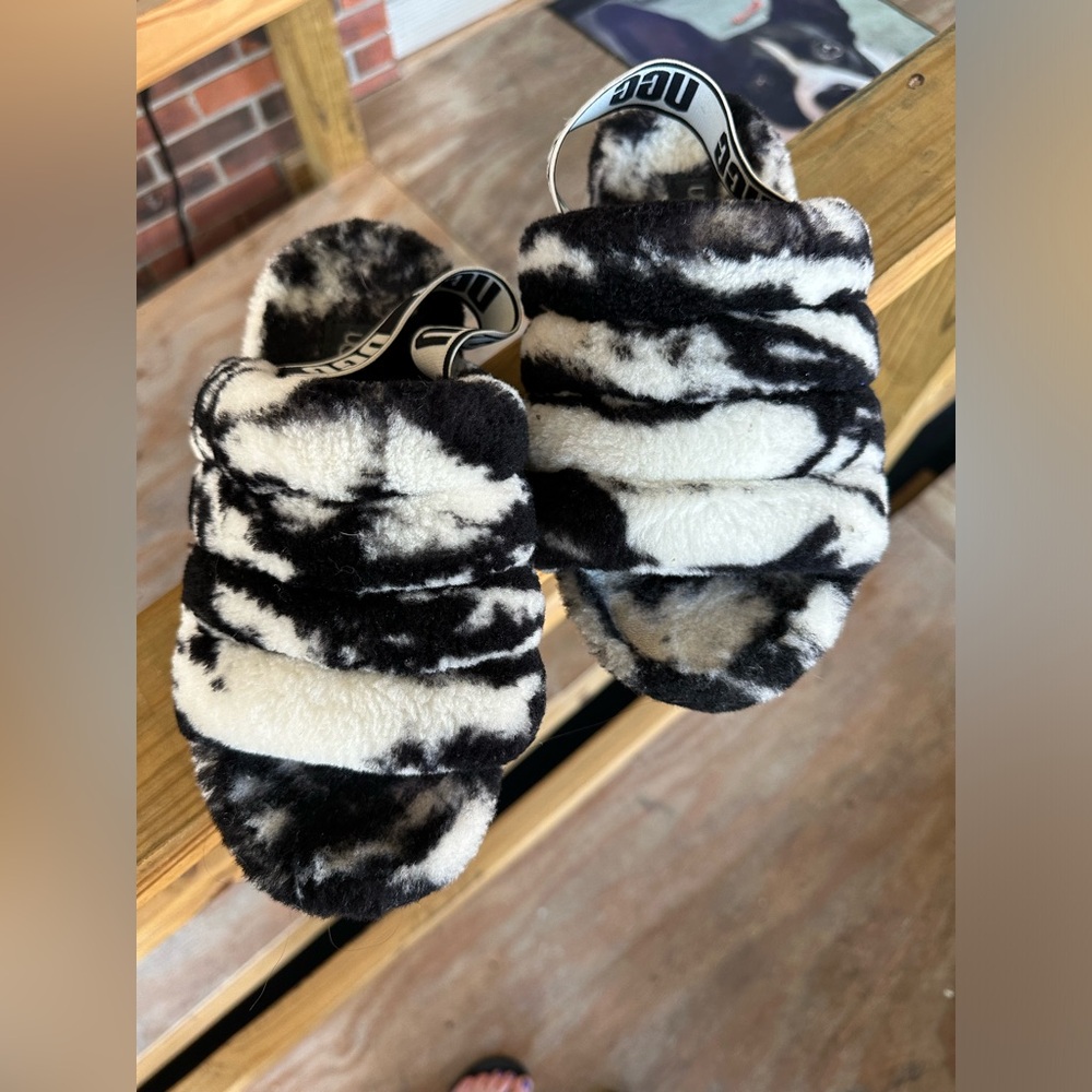 UGG Fluff Yeah Slippers Black/White size 7